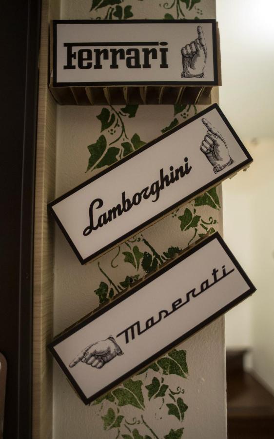 R&B La Pomposa Dei Motori Hotel Modena Buitenkant foto